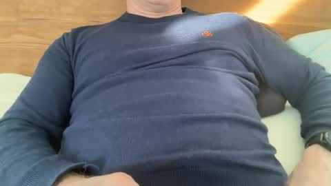 Snapshot of surfstar81 chatting on November 23, 2025, 8:36 am surfstar81 online show from November 23, 2025, 8:36 am