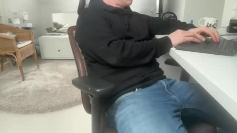 Snapshot of surfstar81 chatting on December 4, 2025, 10:13 am surfstar81 online show from December 4, 2025, 10:13 am