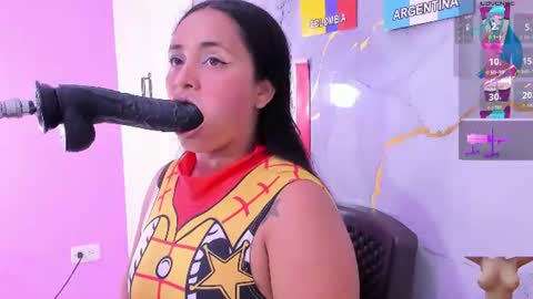 Snapshot of susan_bigass chatting on July 14, 2026, 12:11 pm Susan online show from July 14, 2026, 12:11 pm