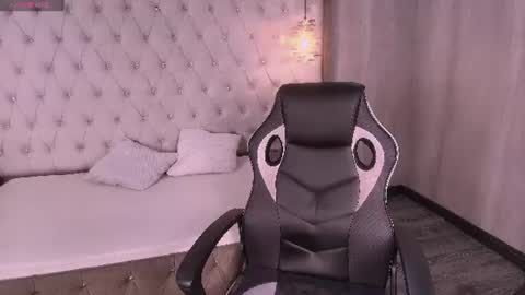 susan_voltaire online show from June 11, 2026, 11:19 am