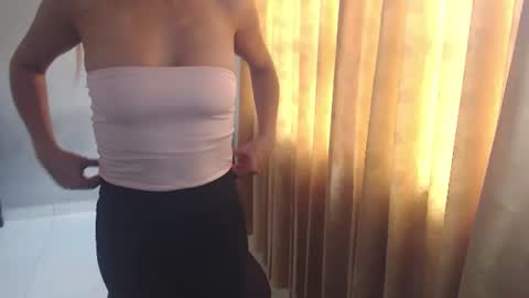 susanleroy online show from March 10, 2025, 10:24 pm