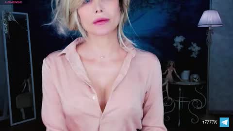 Snapshot of susannawallace chatting on February 26, 2026, 2:10 am InaraSerra online show from February 26, 2026, 2:10 am