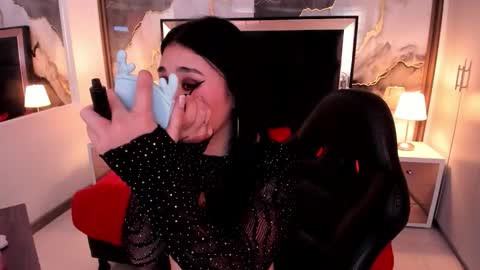 susanvilla online show from December 2, 2025, 8:04 pm