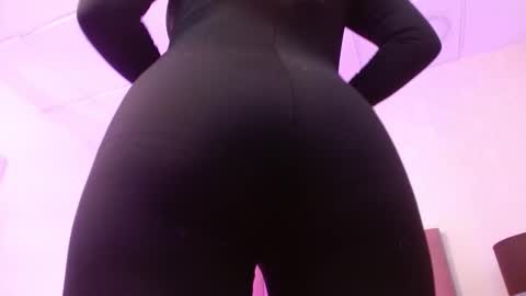 Snapshot of susanwilliams_ chatting on December 19, 2025, 11:06 am susanwilliams_ online show from December 19, 2025, 11:06 am