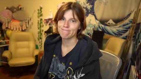 Snapshot of sushifox chatting on December 15, 2025, 12:59 am online show from December 15, 2025, 12:59 am