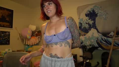 Snapshot of sushifox chatting on July 28, 2026, 6:20 pm online show from July 28, 2026, 6:20 pm