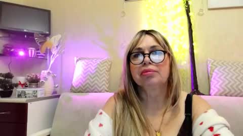 Snapshot of susiexnoreen chatting on February 18, 2026, 10:39 pm SusiexNoreen online show from February 18, 2026, 10:39 pm