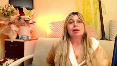 Snapshot of susiexnoreen chatting on April 22, 2026, 2:18 pm SusiexNoreen online show from April 22, 2026, 2:18 pm