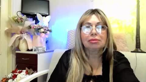 Snapshot of susiexnoreen chatting on April 25, 2026, 11:24 pm SusiexNoreen online show from April 25, 2026, 11:24 pm