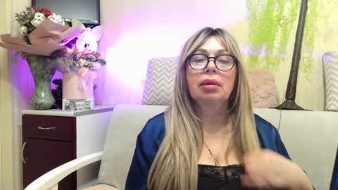 Snapshot of susiexnoreen chatting on May 3, 2026, 2:06 am SusiexNoreen online show from May 3, 2026, 2:06 am