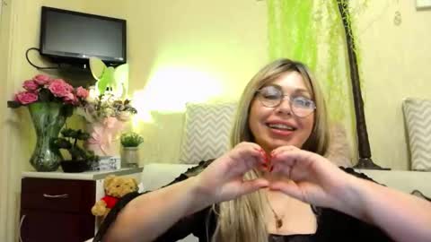 Snapshot of susiexnoreen chatting on May 13, 2026, 1:25 am SusiexNoreen online show from May 13, 2026, 1:25 am