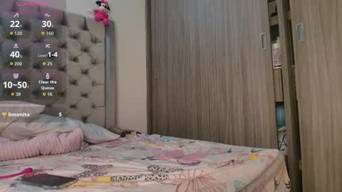 Snapshot of sussidream chatting on October 3, 2025, 11:13 pm Andrea online show from October 3, 2025, 11:13 pm