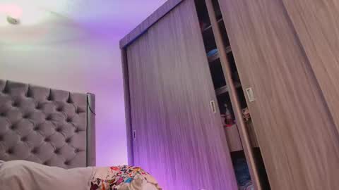 Snapshot of sussidream chatting on November 3, 2025, 7:59 pm Andrea online show from November 3, 2025, 7:59 pm