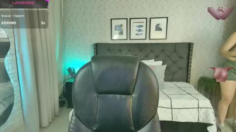 Snapshot of sussy__stone chatting on December 6, 2024, 7:01 pm online show from December 6, 2024, 7:01 pm