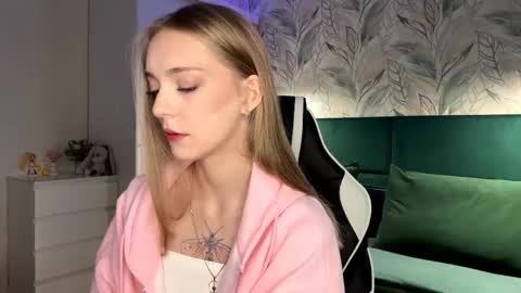 Jessica online show from October 28, 2025, 4:20 pm