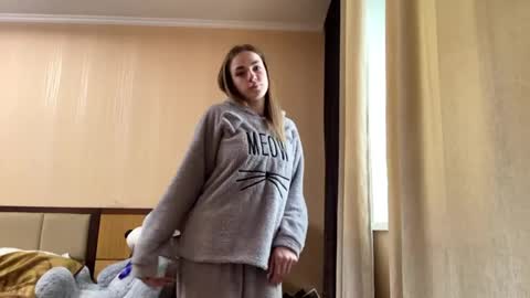 Snapshot of suzannetigerino chatting on May 28, 2026, 1:30 pm Emila online show from May 28, 2026, 1:30 pm