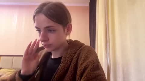 Snapshot of suzannetigerino chatting on June 12, 2026, 11:31 am Emila online show from June 12, 2026, 11:31 am