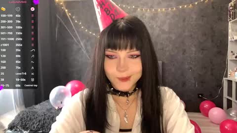 EmilySuonn online show from May 16, 2026, 7:27 am