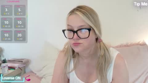 SuzieSub online show from January 15, 2026, 9:25 am