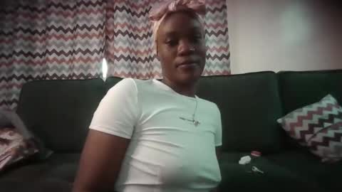 Snapshot of suzita510158 chatting on November 4, 2025, 10:47 am Wildpeachy online show from November 4, 2025, 10:47 am