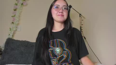 Snapshot of suzumi_ chatting on May 15, 2026, 2:35 pm Jadde online show from May 15, 2026, 2:35 pm