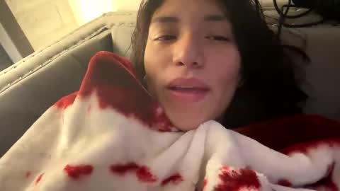 Snapshot of suzyishellawet chatting on November 18, 2025, 2:54 pm Suzy online show from November 18, 2025, 2:54 pm