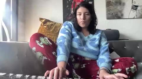 Snapshot of suzyishellawet chatting on November 23, 2025, 7:24 pm Suzy online show from November 23, 2025, 7:24 pm