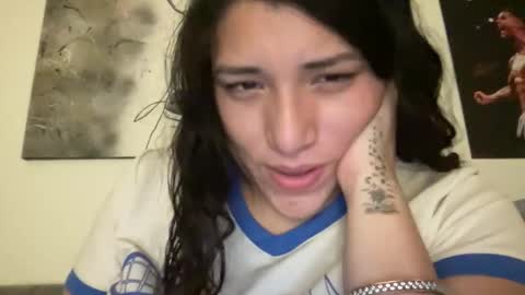Snapshot of suzyishellawet chatting on April 15, 2026, 3:35 am Suzy online show from April 15, 2026, 3:35 am