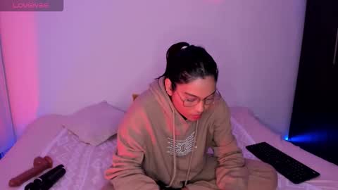 suzzann_rugg online show from March 6, 2026, 11:23 pm