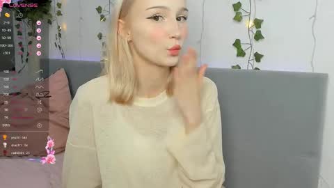 Snapshot of sw33t__berry chatting on December 4, 2025, 11:24 pm l1sa spears online show from December 4, 2025, 11:24 pm