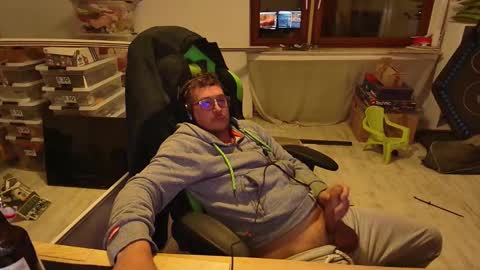 swaicy1990 online show from November 14, 2025, 11:35 pm