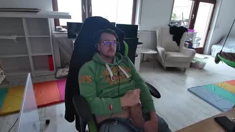 swaicy1990 online show from February 18, 2026, 12:23 pm