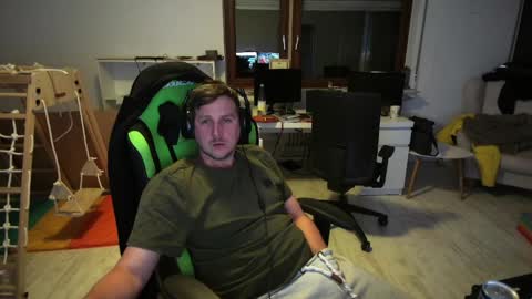 swaicy1990 online show from April 25, 2026, 11:13 pm