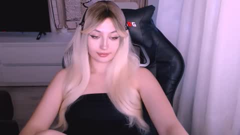 Snapshot of sweeet_baby0 chatting on December 4, 2025, 2:54 am Kate online show from December 4, 2025, 2:54 am