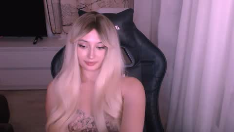 Snapshot of sweeet_baby0 chatting on December 15, 2025, 4:33 pm Kate online show from December 15, 2025, 4:33 pm