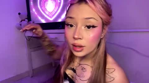 Snapshot of sweeetbabyy22 chatting on April 22, 2026, 8:06 am Valeria online show from April 22, 2026, 8:06 am