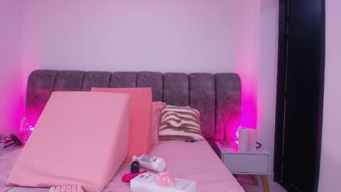 Debora  online show from November 7, 2025, 12:05 pm