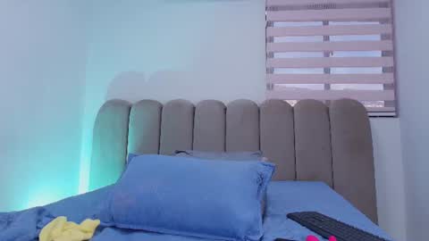 Snapshot of sweegirl_ chatting on August 1, 2026, 12:26 pm Debora online show from August 1, 2026, 12:26 pm