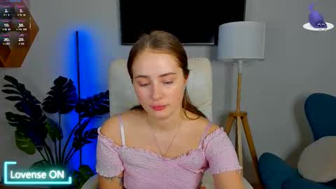 Snapshot of sweet__amily chatting on September 30, 2025, 6:18 am Sweet Amily online show from September 30, 2025, 6:18 am