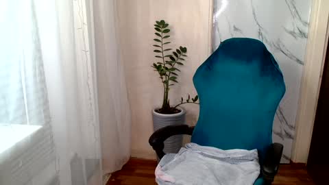 Snapshot of sweet__mooon chatting on December 14, 2024, 6:35 am sweet__mooon online show from December 14, 2024, 6:35 am