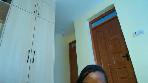 pixiee online show from April 25, 2026, 11:57 am