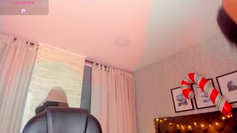 Snapshot of sweet__vanessa1 chatting on December 15, 2025, 4:17 am Vanessa online show from December 15, 2025, 4:17 am