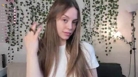 Snapshot of sweet_and_flirt chatting on October 21, 2025, 7:42 am Alice online show from October 21, 2025, 7:42 am