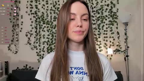 Snapshot of sweet_and_flirt chatting on November 7, 2025, 8:03 am Alice online show from November 7, 2025, 8:03 am