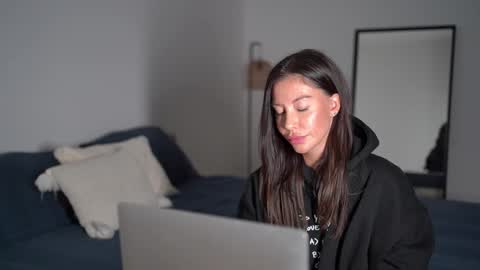 Snapshot of sweet_and_honest chatting on October 26, 2025, 9:42 pm Dorothea online show from October 26, 2025, 9:42 pm