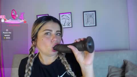 Bella Valery online show from December 2, 2025, 10:27 pm