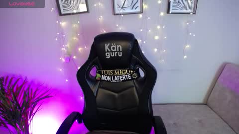 Bella Valery online show from March 19, 2026, 1:04 pm