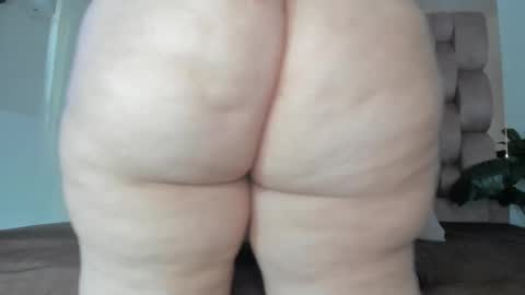 Snapshot of sweet_booty1 chatting on October 24, 2025, 12:01 pm Chelsy online show from October 24, 2025, 12:01 pm