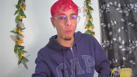 sweet_boy2224 online show from November 26, 2025, 2:56 am