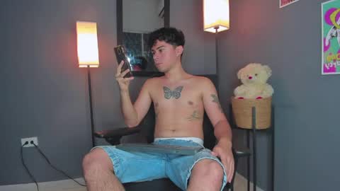 Snapshot of sweet_boysxss chatting on March 31, 2026, 7:09 am Theo ithan leo online show from March 31, 2026, 7:09 am